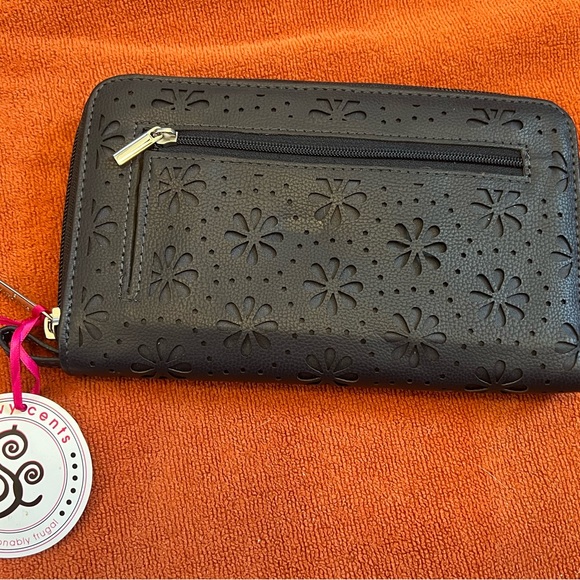 Kipling Black Wallet with Textured Pattern and Zipper Closure - Picture 3 of 3